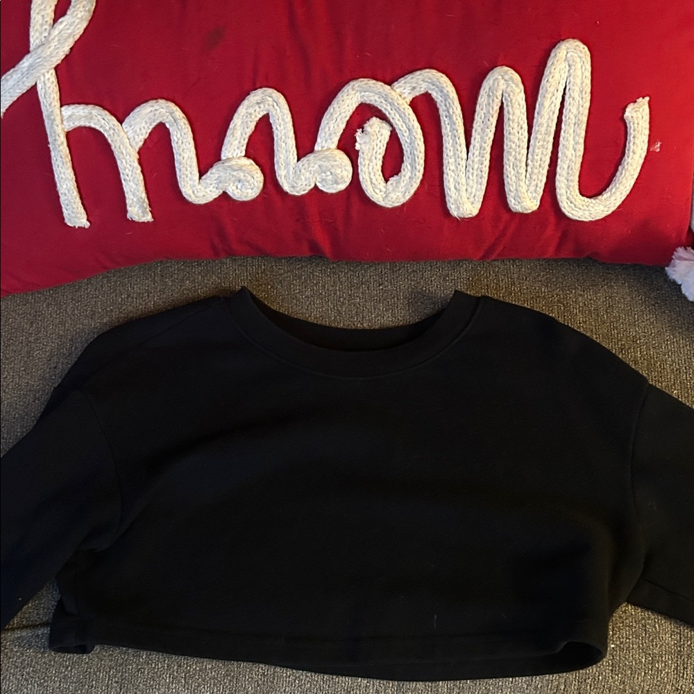 Black Cropped Sweatshirt